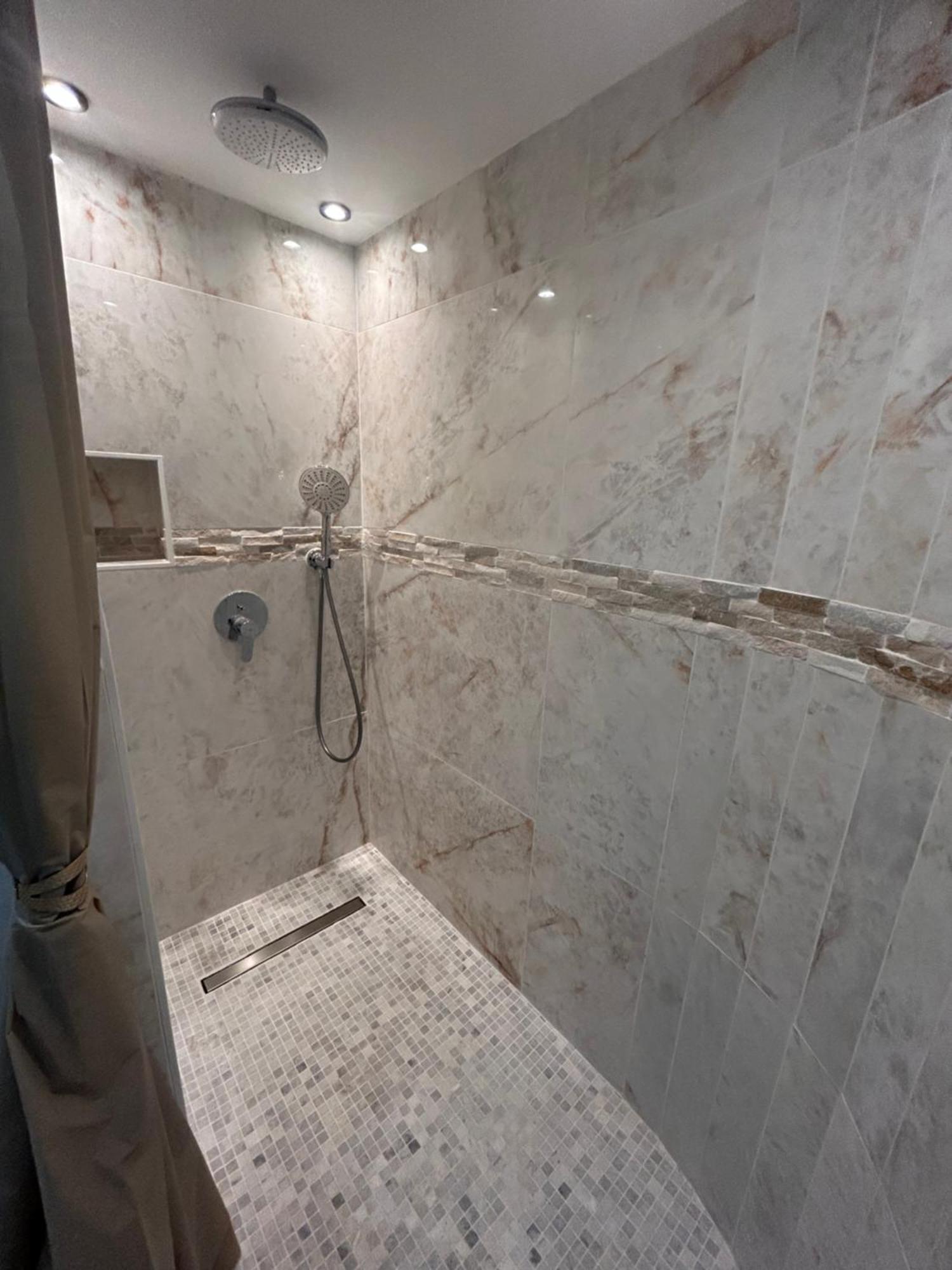 Spa Jacuzzi Moon White Vaudherland エクステリア 写真