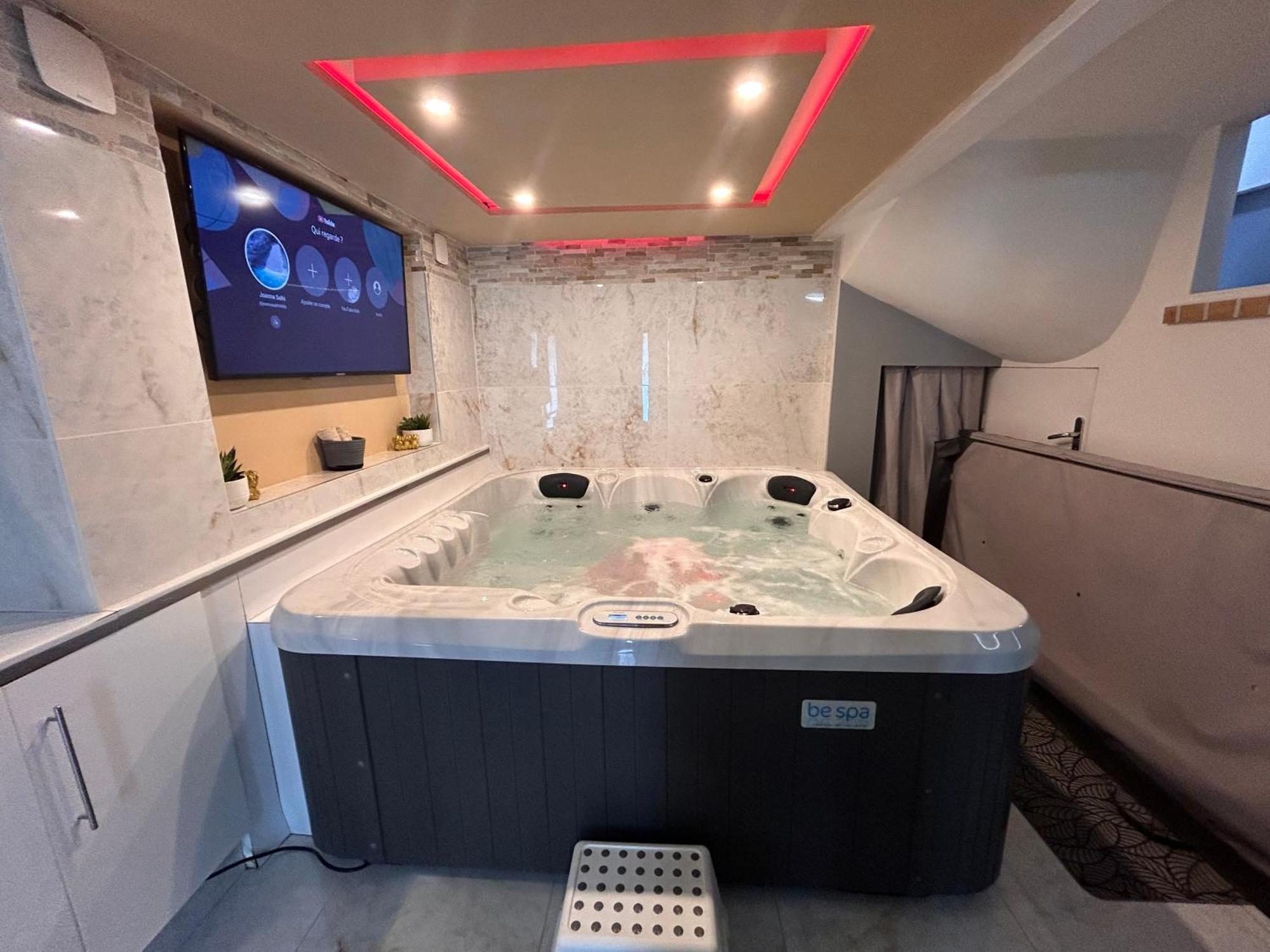Spa Jacuzzi Moon White Vaudherland エクステリア 写真